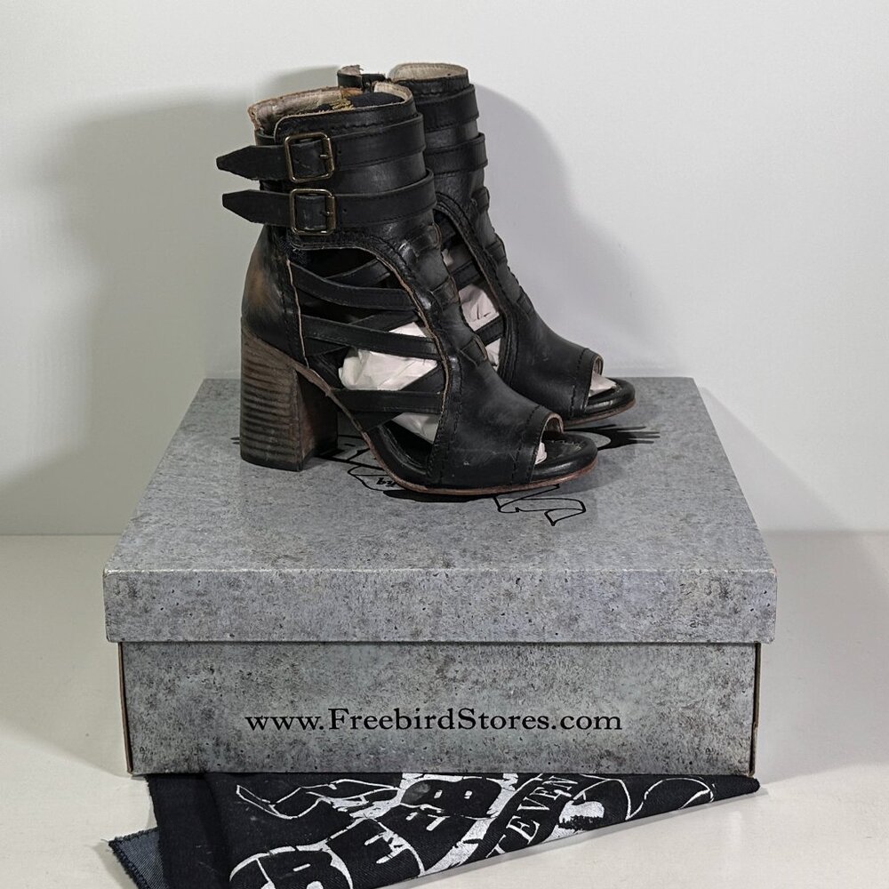 Freebird by Steven Tiara Black Leather Buckle Strap Sandals Women Size 7